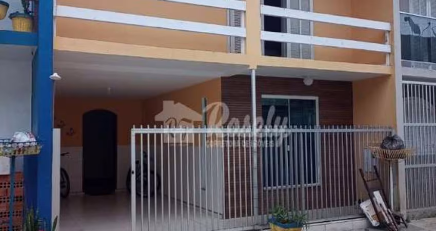 Sobrado com 3 dormitórios sendo 01 suíte, à venda, MATINHOS - PR
