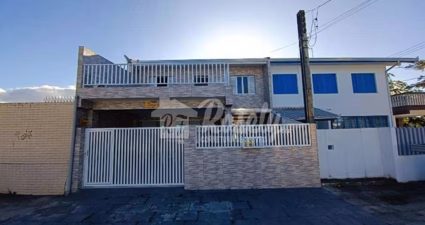 Sobrado com 03 dormitórios com sacada em Pontal do Paraná