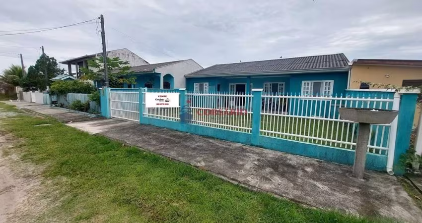 Casa com amplo terreno com 2 quitinete.