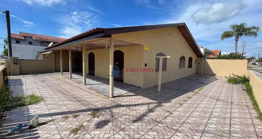 Casa faixa mar de esquina no balneário de Ipanema