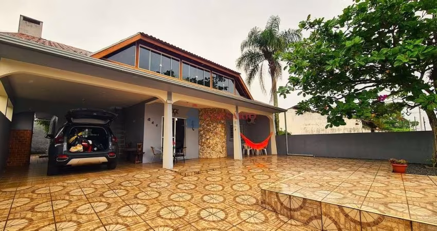 Casa 4 quartos próximo ao mar em Ipanema PR