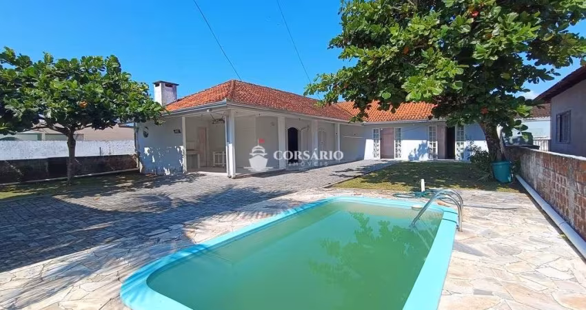 Residência com piscina Vila Nova Pontal do PR