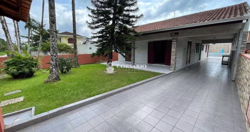 Casa com 04 dormitórios e piscina Carmery