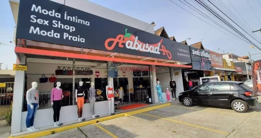 Prédio comercial em frente a rodovia Ipanema