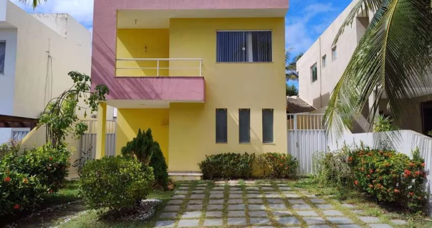 Casa Duplex em Condomínio Fechado – 3 Quartos, 1 Suíte – Próxima à Praia