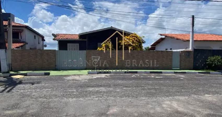 ÓTIMA CASA 4 quartos, em condomínio fechado próximo da Estrada do Côco