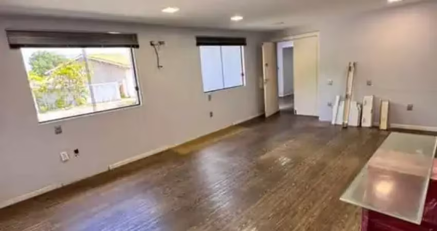 EXCELENTE CASA COMERCIAL com 8 quartos, em Vilas do Atlântico