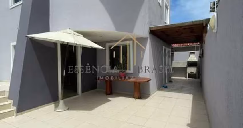 EXCELENTE CASA DUPLEX mobiliada a 800 metros da Praia de Ipitanga
