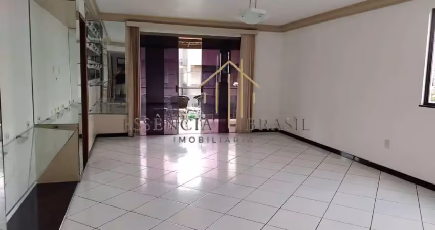 ALUGUEL casa ampla 1 andar 3 quartos com 3 suítes, varanda, garagem condomínio portaria 24h