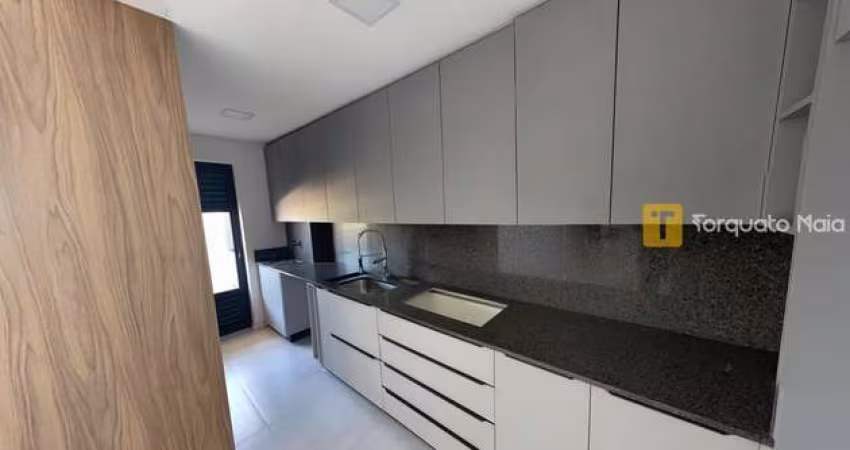 Apartamento Semi-Mobiliado com Duas Vagas de Garagem e Depósito – A Menos de 7 Min do Centro!