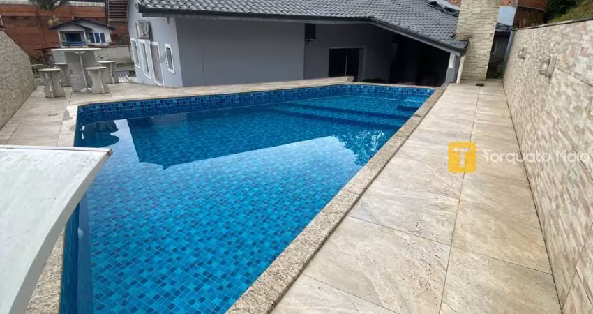 Casa em condomínio com piscina – aceita permuta até r$ 400 mil