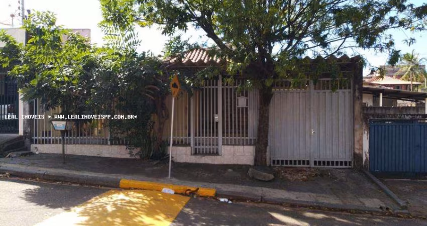 Casa para Venda em Presidente Prudente, CENTENÁRIO, 3 dormitórios, 1 banheiro, 1 vaga