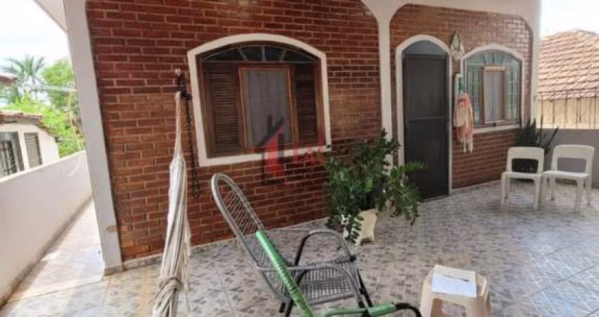 Casa para Venda em Alfredo Marcondes, CENTRO, 3 dormitórios, 2 banheiros, 3 vagas