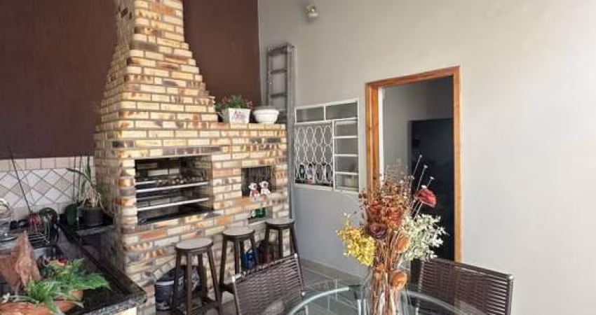 Casa para Venda em Presidente Prudente, CENTRO, 3 dormitórios, 1 suíte, 5 banheiros, 1 vaga