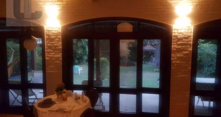 Casa com 5 dormitórios para alugar, 300 m² por R$ 11.800/ano - Pinheiral I - Atibaia/SP