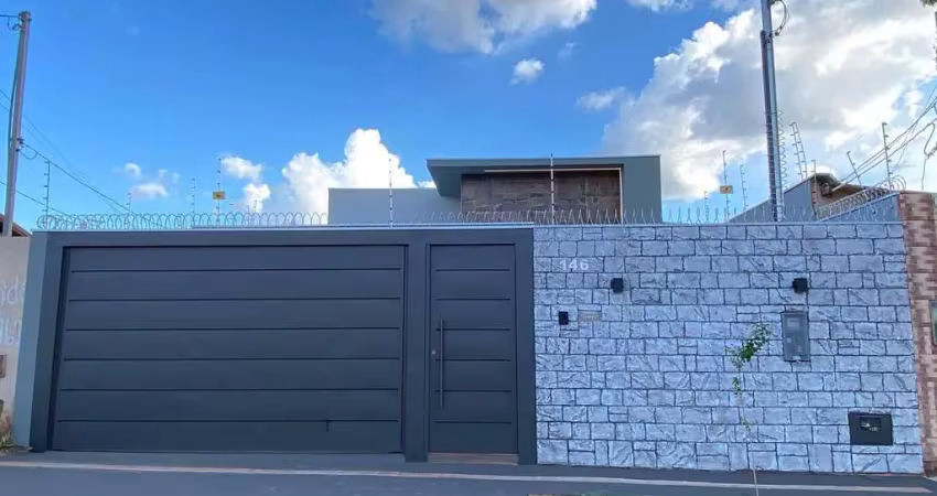 Casa Térrea (3 quartos sendo uma suíte com Closet e Piscina)