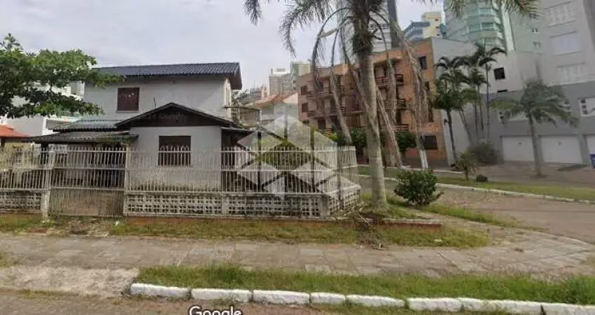 Casa comercial 3 dormitórios /quartos 2 suítes a venda  r$ 2.500.000,00  praia grande  torres