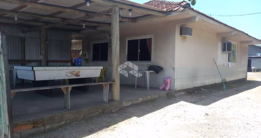 Casa 3 Dormitórios / Quartos  no bairro Barra Aririu - Palhoça a Venda por R$ 336.000,00  .