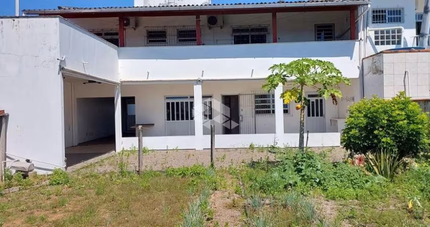 Casa à Venda - Jardim Atlântico, Florianópolis - 2 Andares, 3 Dormitórios, Amplo Terreno!
