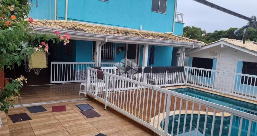 Sobrado com Piscina, Edícula e Área Gourmet a 400m das Dunas - Ingleses do Rio Vermelho Florianópolis!