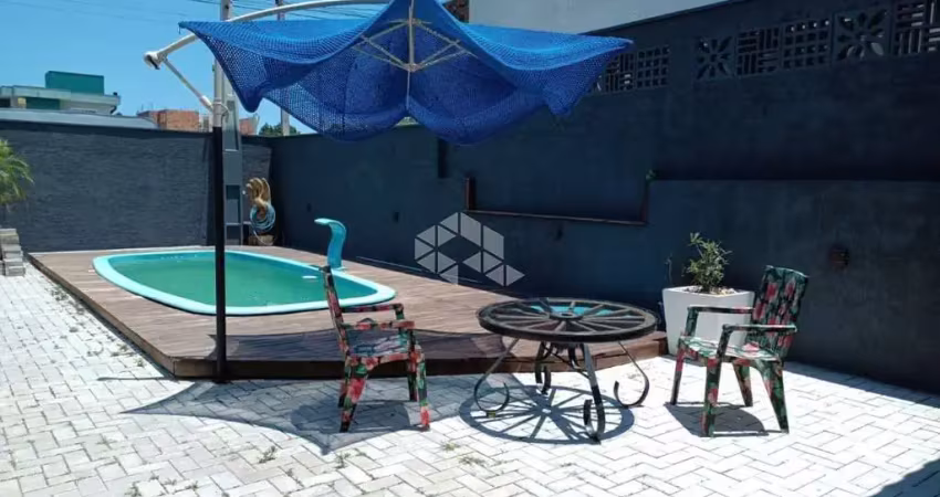 Sobrado com 3 suites mobiliado e piscina no condomínio redpark  florianópolis  a venda r$ 1.250.000,00