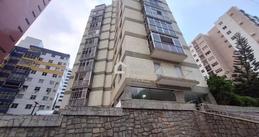 Excelente apartamento em petrópolis com 02 quartos sendo 01 suíte!