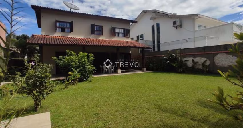 Casa à Venda em Riviera, Bertioga - SP