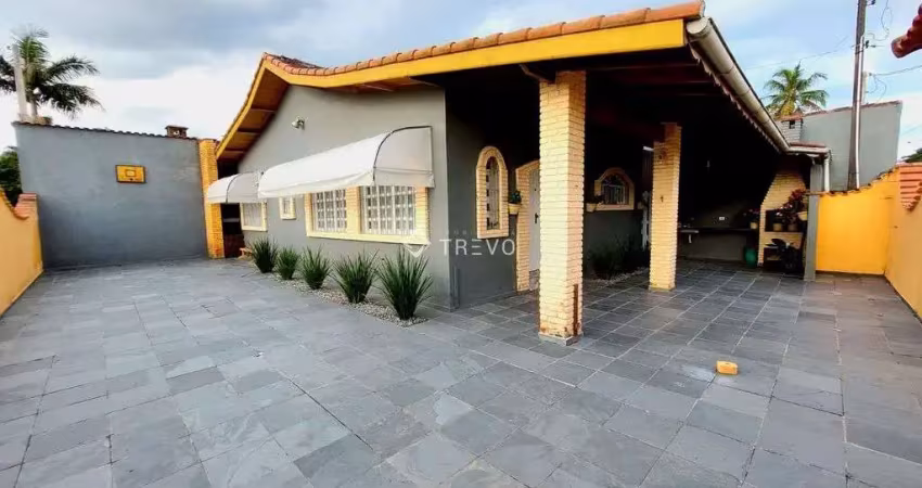 CASA BEM LOCALIZADA À VENDA EM BERTIOGA!