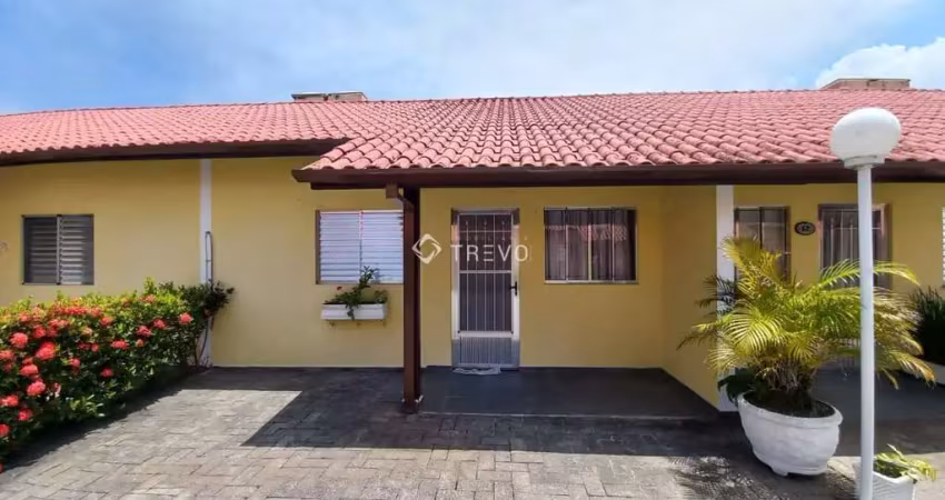CASA EM VILLAGIO À VENDA 2 DOMITÓRIOS, 2 BANHEIROS, 2 VAGAS EM BERTIOGA/SP