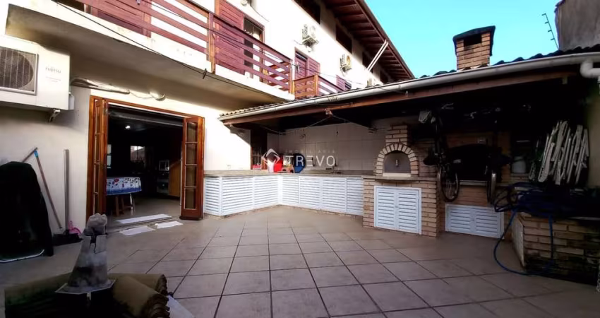 Sobrado em Village com 3 dormitórios à venda em Bertioga/SP