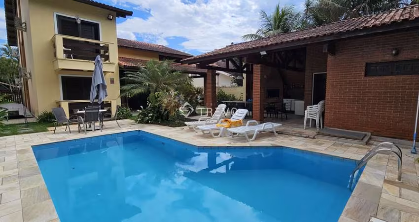 Casa à Venda com 4 suítes, 2 vagas, 290m² de construção por R$ 3.400.000