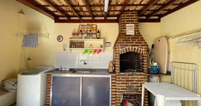 CASA EM VILLAGIO À VENDA 2 DORMS, 2 BANHEIROS, 1 VAGA EM BERTIOGA/SP