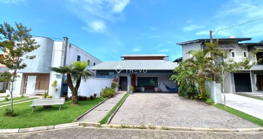 CASA EM CONDOMÍNIO FECHADO PARA VENDA OU LOCAÇÃO ANUAL 4 DORM, 5 WC 6 VAGAS