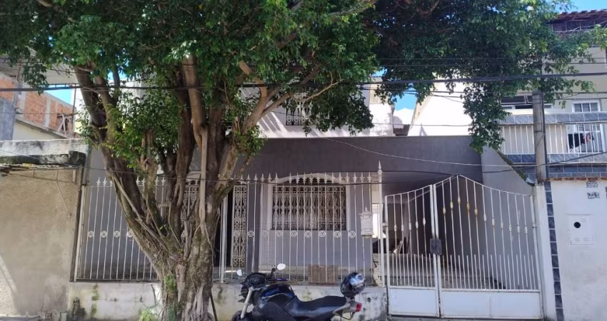 Aluguel – Casa Duplex no B. Adriana com 3 Quartos, Terraço e Garagem para 3 Carros – R$ 2.200,00