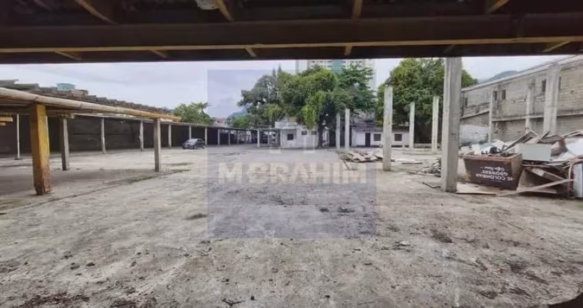 Galpão de 3.400m² para Locação a 700m dos Estúdios Globo – Murado, com RGI e Localização Estratégica na Estrada dos Bandeirantes