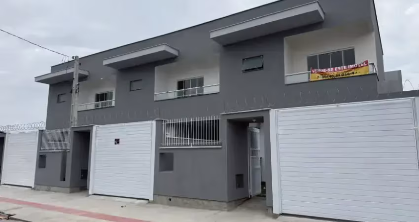 Sobrado de Esquina à Venda em Nova Palhoça – 2 Suítes, 95m² + Terreno Privativo