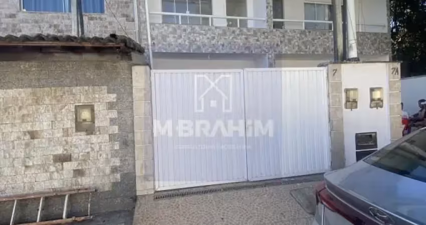 Excelente casa de 3 quartos com terraço em condominio na est. do cachamorra, campo granderj