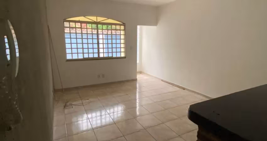Casa 1 quarto na r. dom silverio - 10 min do centro de campo grande á pé