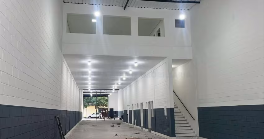 Galpão comercial na Vila Leopoldina, todo refornado, com mezanino, 640m² área útil, 8 banheitos, 4 copas