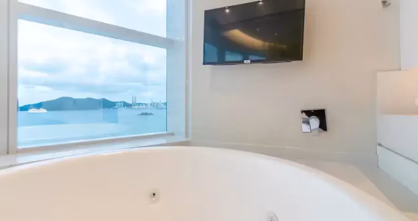 Apartamento com 3 Quartos e 3 banheiros para Alugar, 165 m² por R$ 17.000/Mês