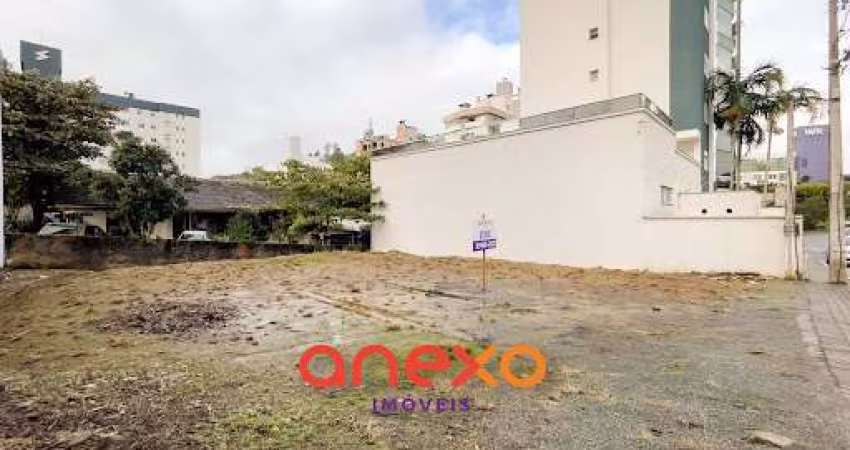 Terreno Espaçoso e Estratégico para Investimento!