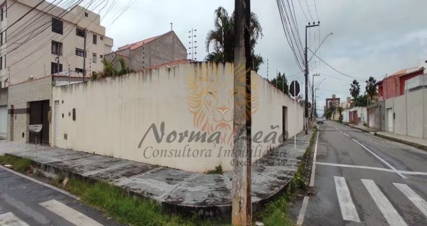 Casa á Venda na Coroa do Meio. Próximo ao Condomínio La Villette.