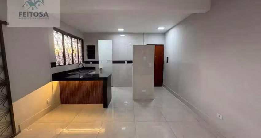 Ap. 2/4 com suíte, com armário, 105 metros, garagem coberta, todo reformado.
