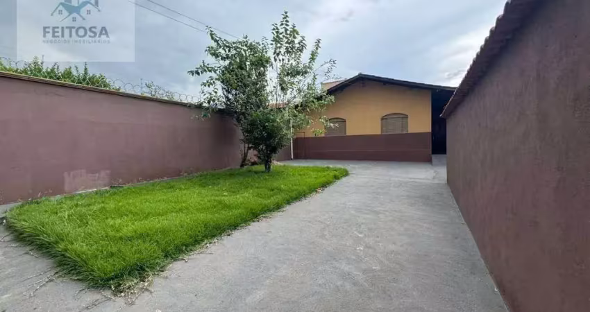 Casa com 3 quartos para alugar por R$ 1.800/mês - São Francisco - Goiânia/GO