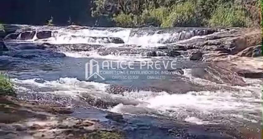 Sítio com cachoeira, São Bonifácio/SC
