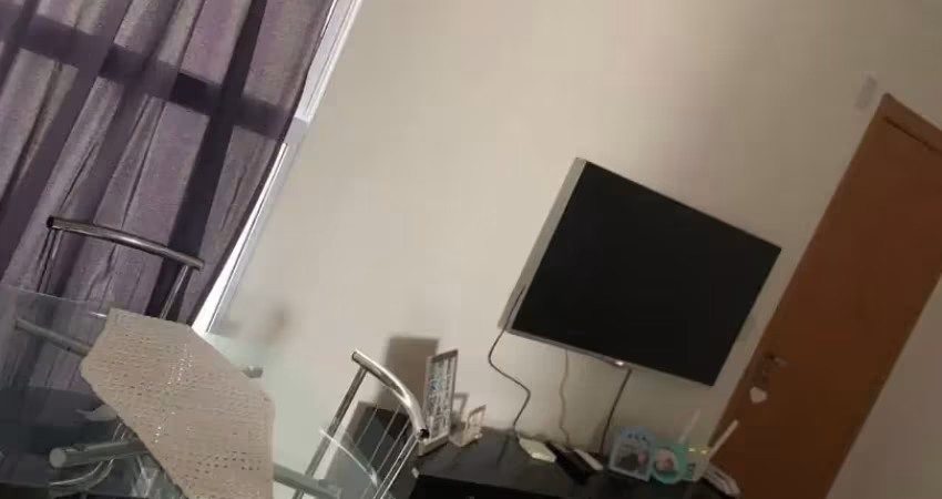 Apartamento com ótima localização, próximo à diferenciados comércios. Fácil acesso à rodovia e centro.