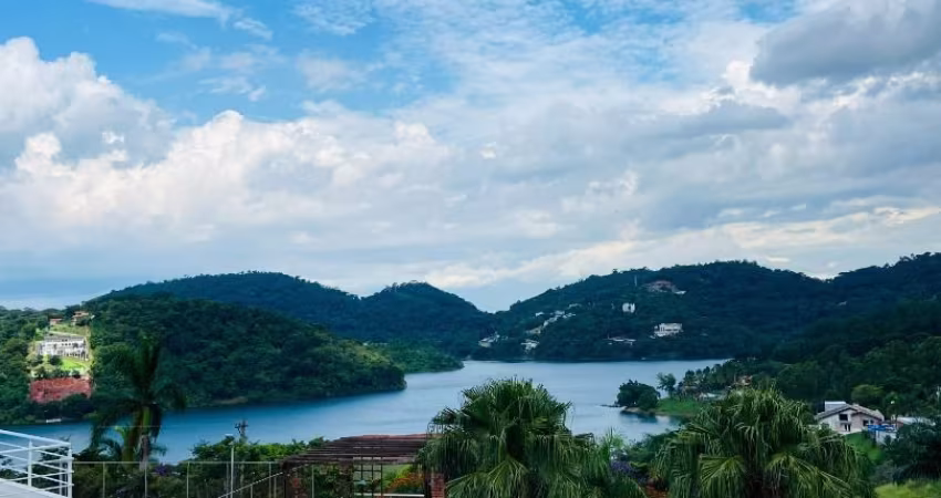 Chácara situada no Condomínio Recanto dos Pássaros, encantadora chácara em com terreno de 3800m², oferecendo segurança incomparável para sua família.