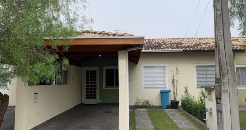 Linda casa no Condomínio Casabella.