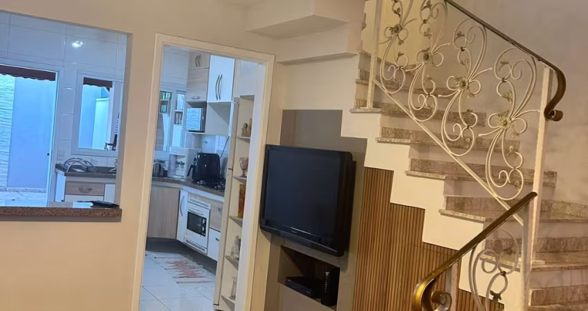 LINDO SOBRADO NO JARDIM SANTA MARIA!  Condomínio - Residencial Elegance