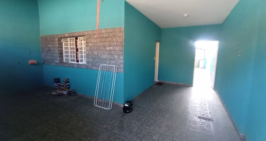 Casa com ótima localização. Próxima de mercados, farmácia, restaurantes, Senai, Sesi, IFSP.